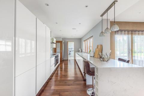 2 Westmoat Close, Beckenham, BR3 5BX
