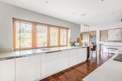 2 Westmoat Close, Beckenham, BR3 5BX
