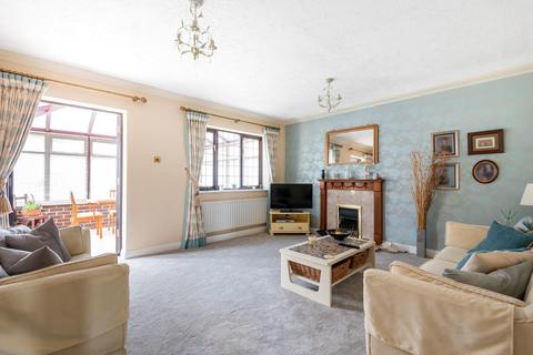 20 Winterbourne, Horsham, RH12 5JW