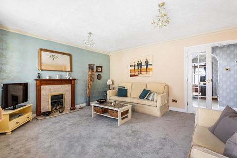 20 Winterbourne, Horsham, RH12 5JW