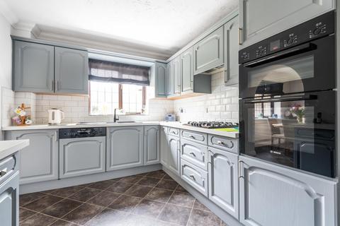20 Winterbourne, Horsham, RH12 5JW