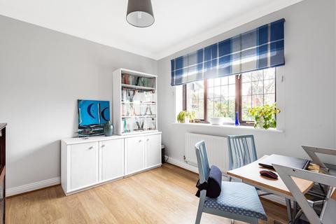 20 Winterbourne, Horsham, RH12 5JW
