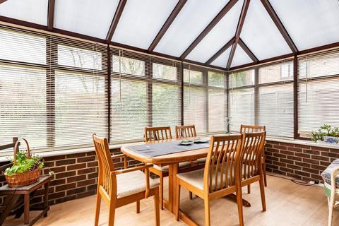 20 Winterbourne, Horsham, RH12 5JW