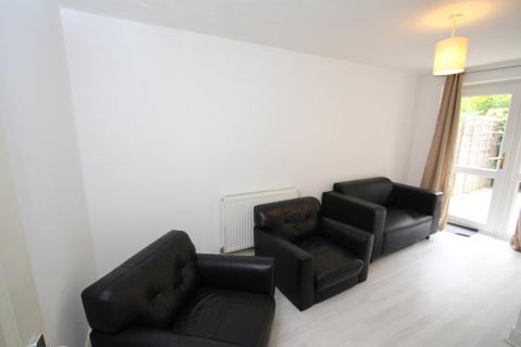 4 bedroom terraced house to rent, Donald Woods Gardens, Surbiton KT5