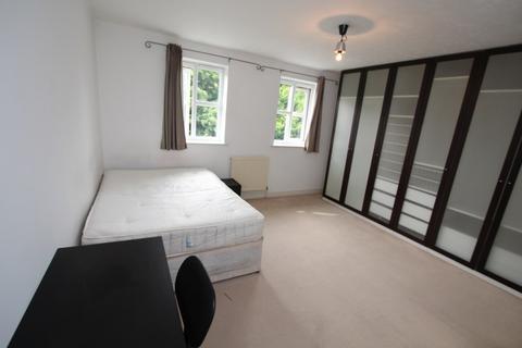 4 bedroom terraced house to rent, Donald Woods Gardens, Surbiton KT5