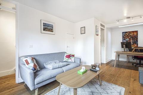 4 Beverley Close, London, SW11 2DF