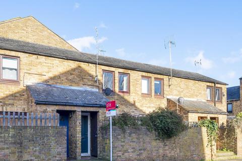 4 Beverley Close, London, SW11 2DF