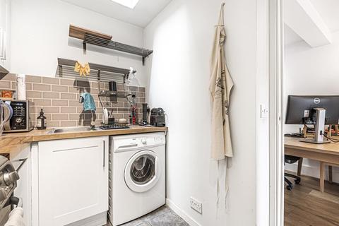 4 Beverley Close, London, SW11 2DF