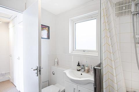 4 Beverley Close, London, SW11 2DF
