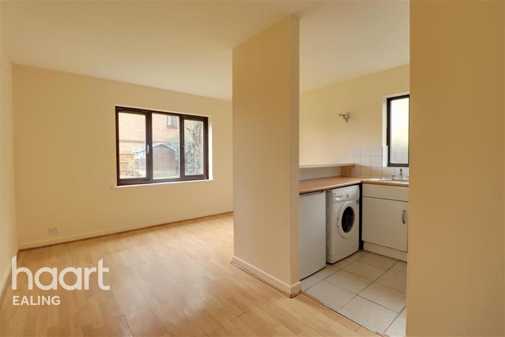 Wicket Road, Perivale, UB6 1 bed flat £950 pcm (£219 pw)