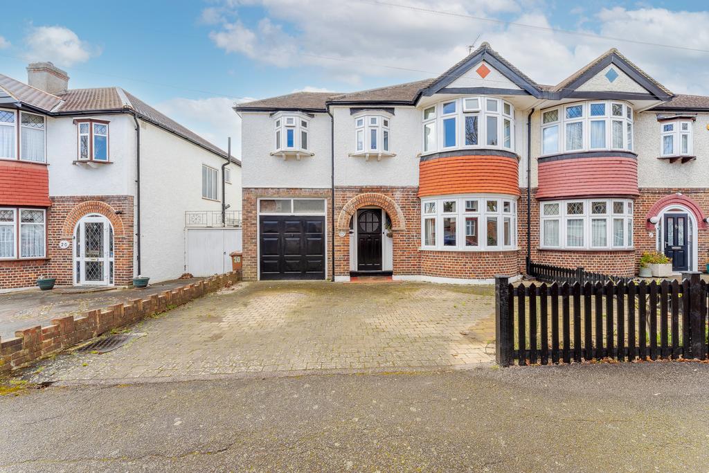 Burnham Drive, Worcester Park KT4 5 bed semidetached house £725,000