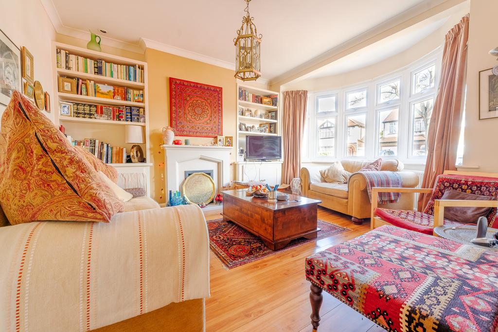 Burnham Drive, Worcester Park KT4 5 bed semidetached house £725,000