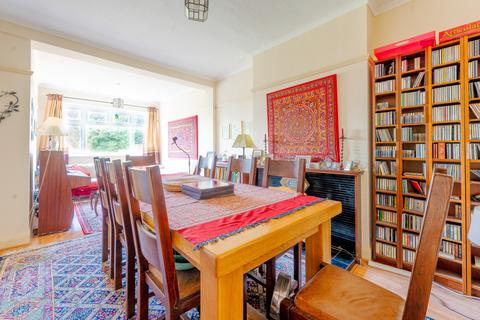 22 Burnham Drive, Worcester Park, KT4 8SF