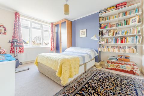 22 Burnham Drive, Worcester Park, KT4 8SF