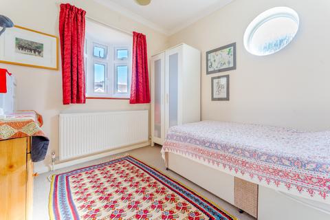 22 Burnham Drive, Worcester Park, KT4 8SF
