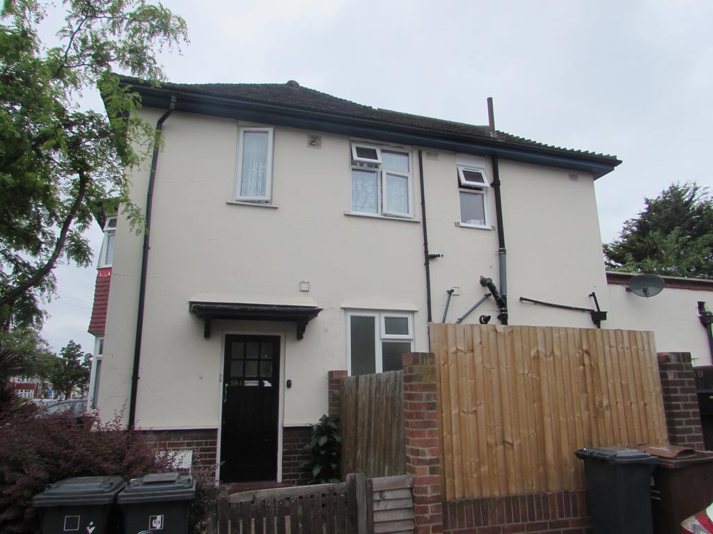 Woodbridge Road, Barking, IG11 2 bed flat £1,150 pcm (£265 pw)