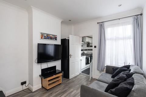 19 Cobden Road, London, SE25 5NY
