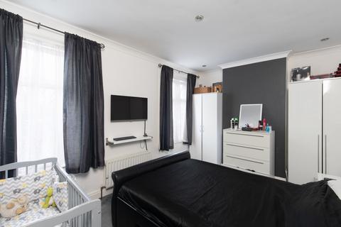 19 Cobden Road, London, SE25 5NY