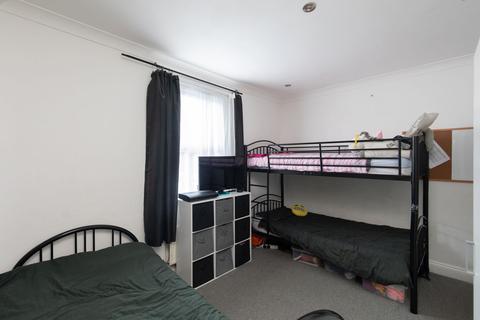19 Cobden Road, London, SE25 5NY