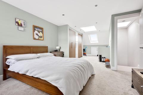 9 Artillery Road, Guildford, GU1 4NW