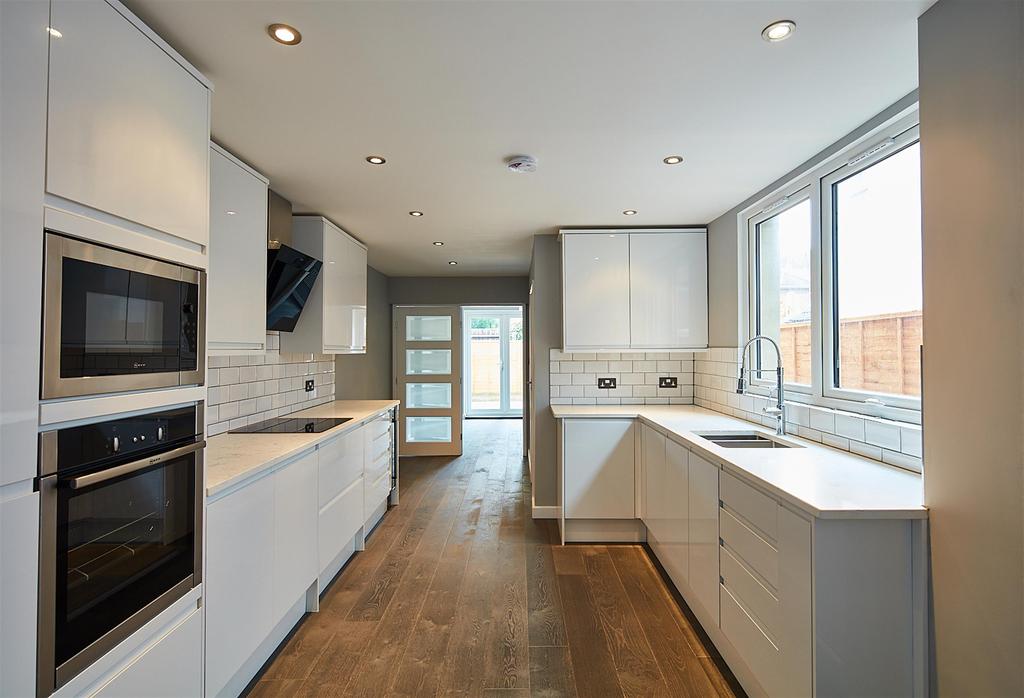 Ambleside Road, Willesden, NW10 3UH 7 bed property £3,800 pcm (£877 pw)