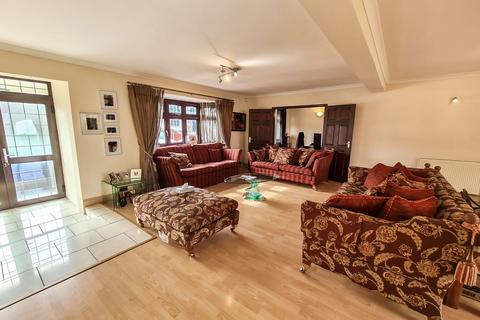 30 Wharf Road, Wraysbury, Staines, TW19 5JQ