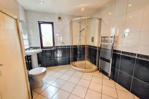 30 Wharf Road, Wraysbury, Staines, TW19 5JQ