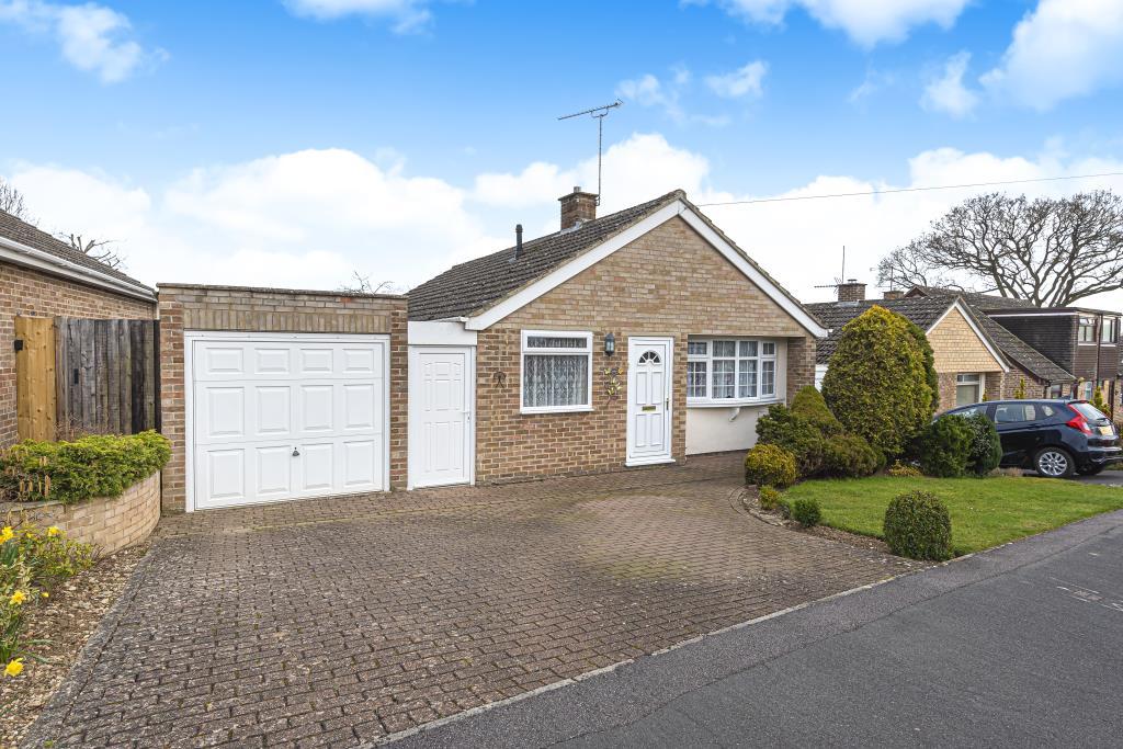 North Leigh, Oxfordshire, OX29 2 bed detached bungalow £325,000