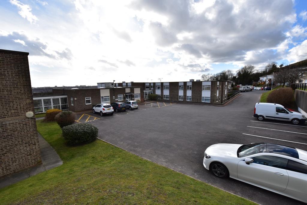 Holywell Avenue, Folkestone, CT19 1 bed retirement property £450 pcm