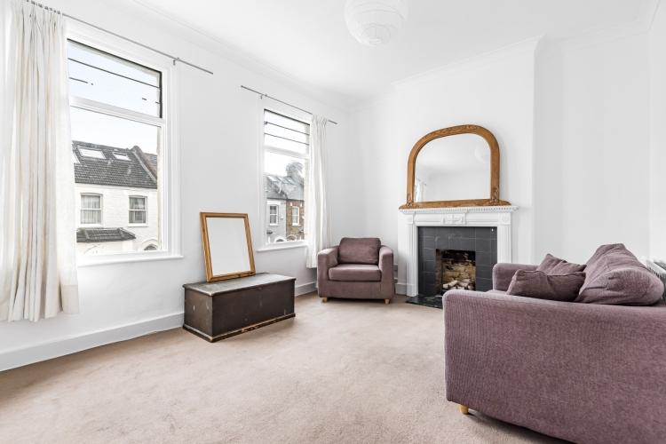 Camborne Road Southfields SW18 1 bed flat £1,250 pcm (£288 pw)
