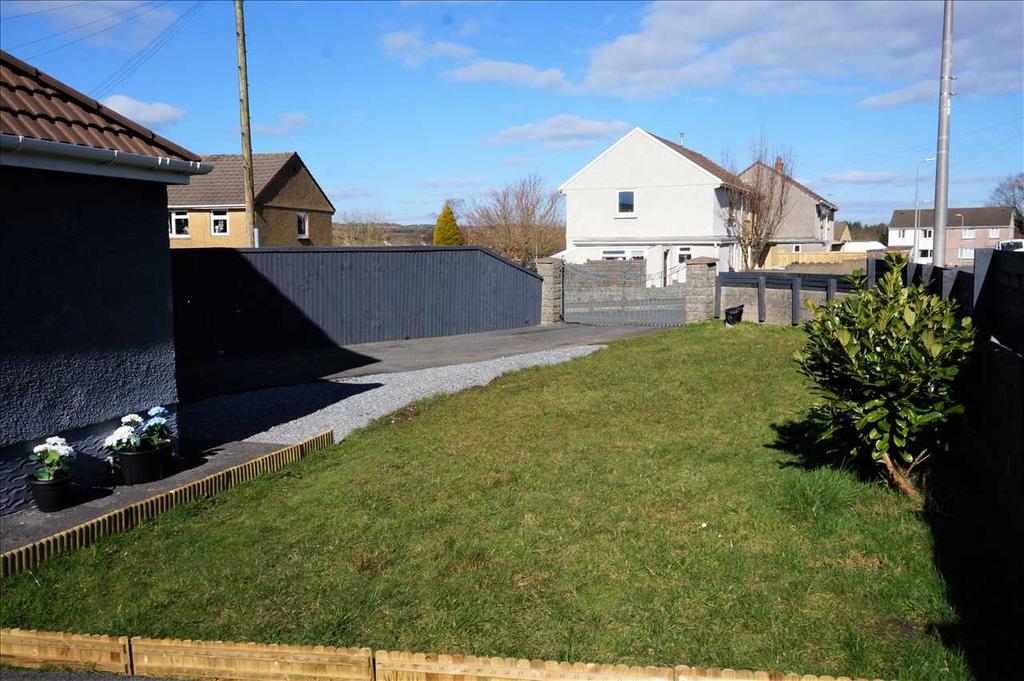 Rhosnewydd, TUMBLE, Llanelli 3 bed semidetached house £125,000