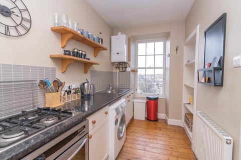 2 bedroom flat to rent, 69(4F1) Broughton Street, Edinburgh, EH1
