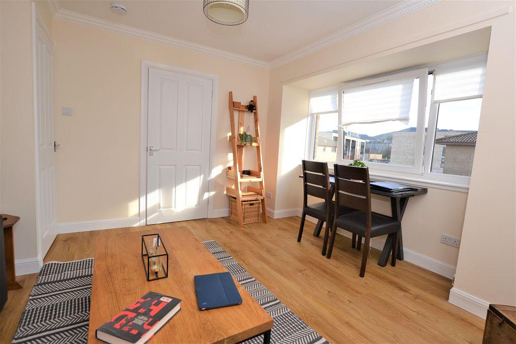 138 Allanfield, Edinburgh, EH7 5YJ 1 bed flat £830 pcm (£192 pw)