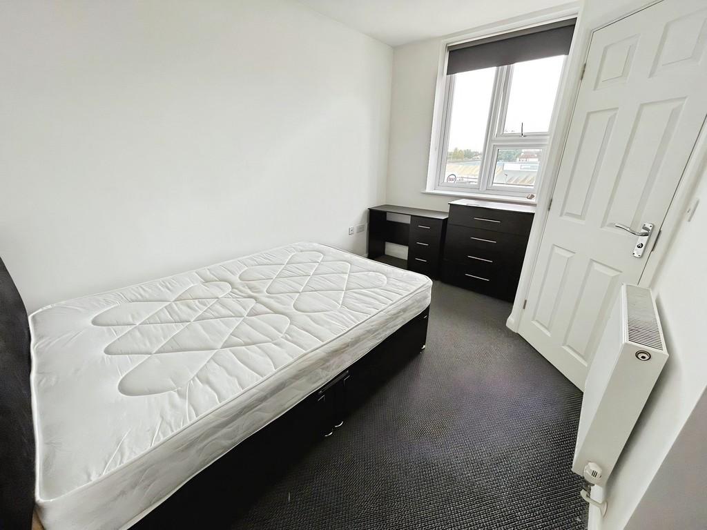 E25b9c5e-additional 20bedroom