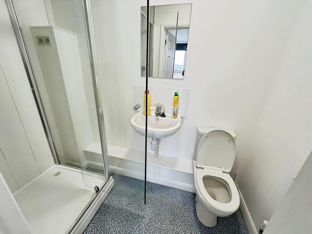 84adb63f-shower 20room 20additional