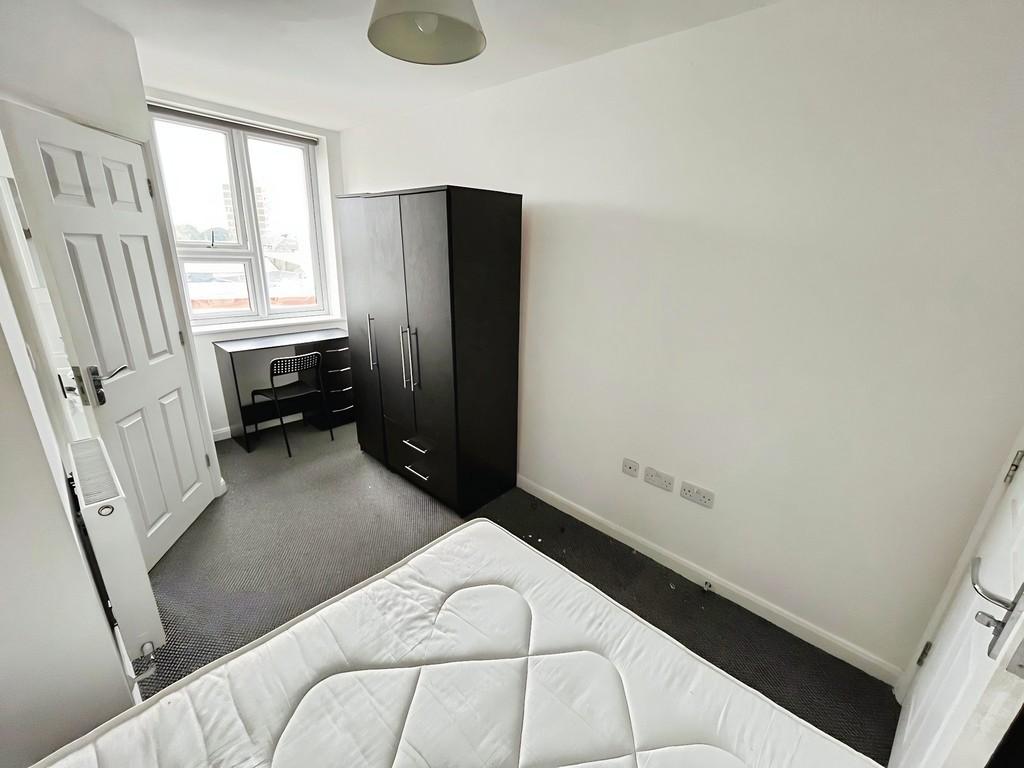 C9a8e8d7-bedroom 20further