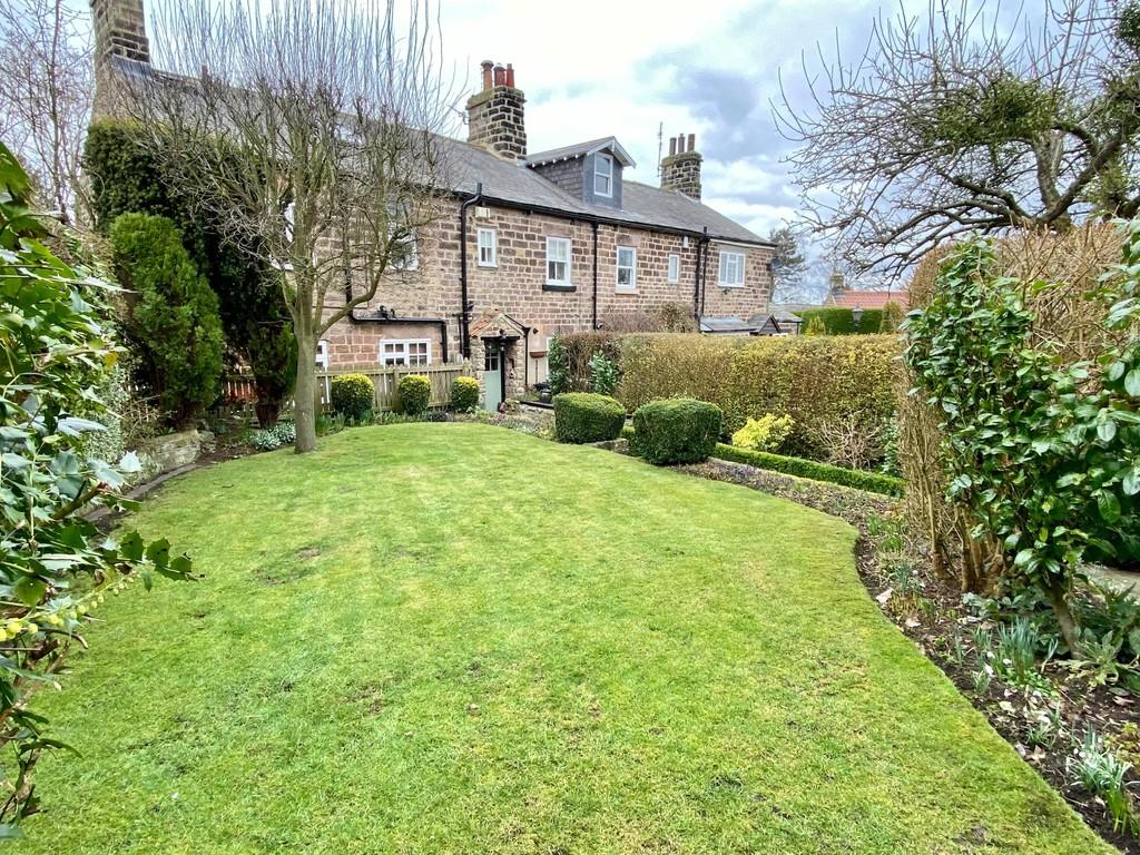 The Crescent, Sicklinghall, Wetherby, LS22 2 bed cottage £320,000