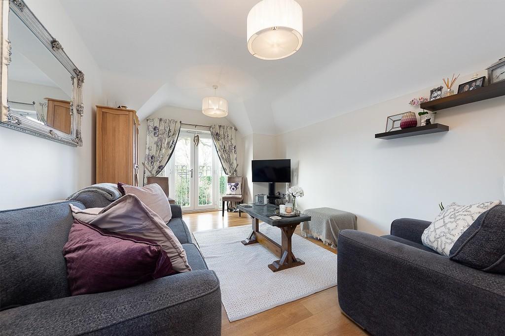 Bond Road, Warlingham 1 bed apartment £265,000