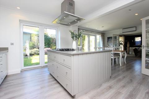 1 Home Meadow, Banstead, SM7 2DX