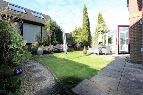 1 Home Meadow, Banstead, SM7 2DX