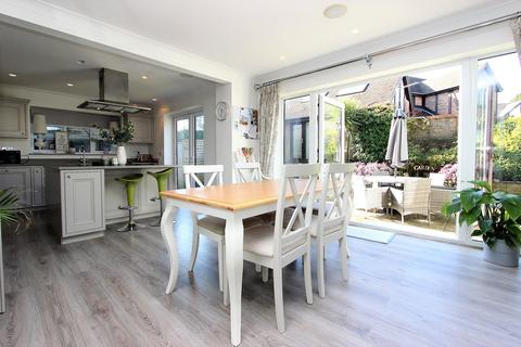 1 Home Meadow, Banstead, SM7 2DX
