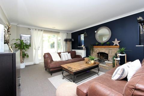 1 Home Meadow, Banstead, SM7 2DX