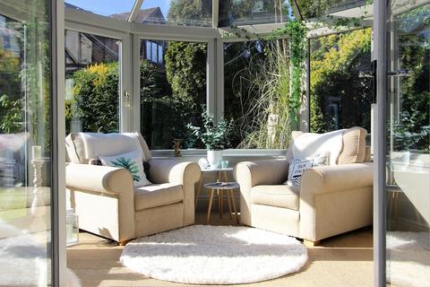 1 Home Meadow, Banstead, SM7 2DX