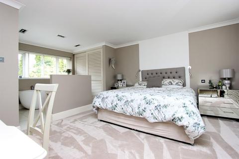 1 Home Meadow, Banstead, SM7 2DX