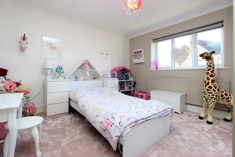 1 Home Meadow, Banstead, SM7 2DX