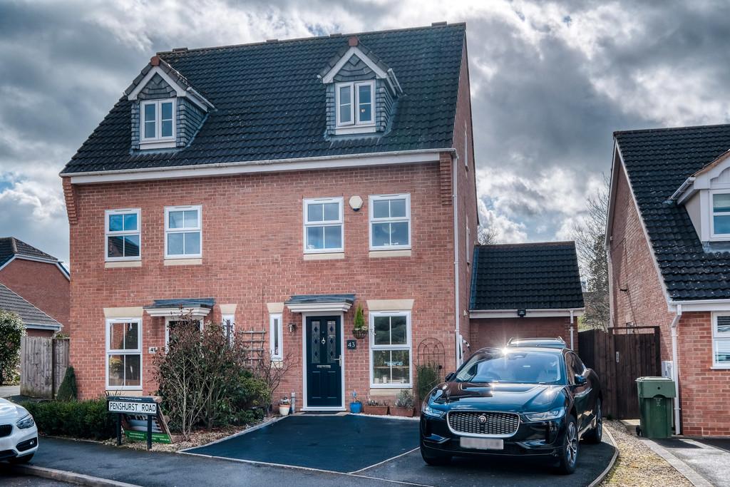 Penshurst Road, The Oakalls, Bromsgrove, B60 2SL 3 bed semidetached