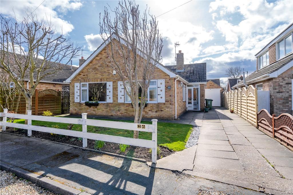 North Sea Lane, Humberston, Grimsby... 3 bed bungalow £190,000