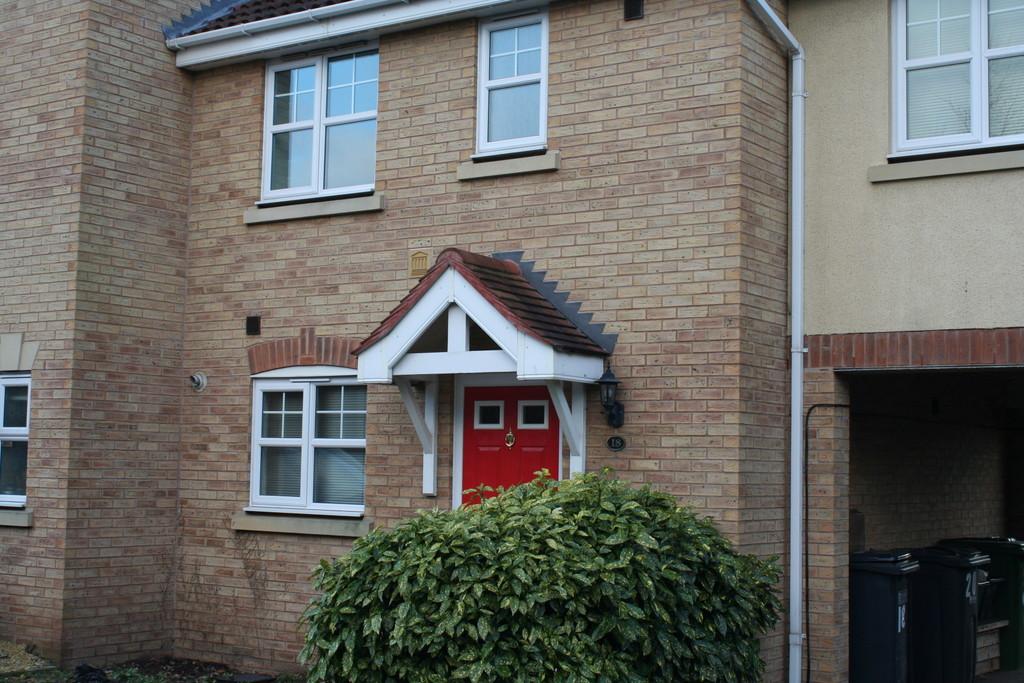 Kitegreen Close, Chelmsley Wood 3 bed semidetached house £800 pcm (£