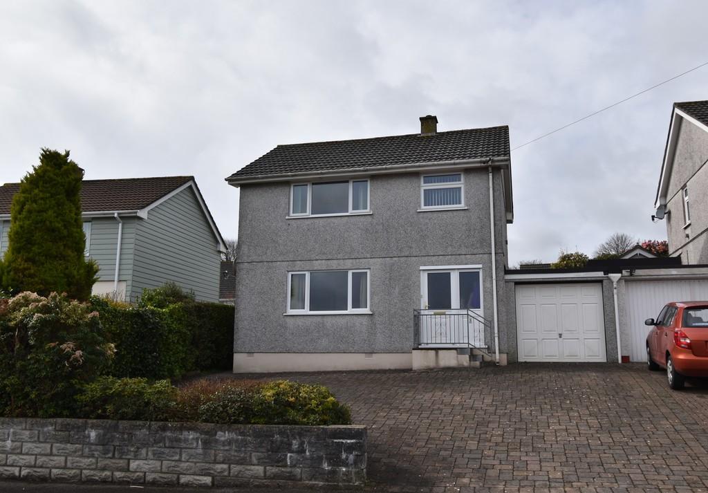 Drive, St Austell 4 bed link detached house £285,000