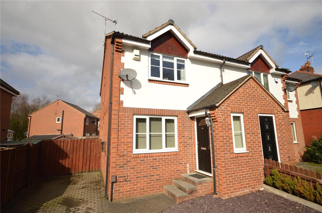 Henshaw Lane, Yeadon, Leeds 3 bed semidetached house £230,000
